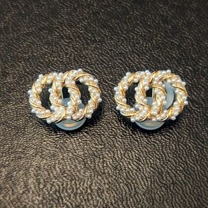 Double hoop infinity clip on earrings
